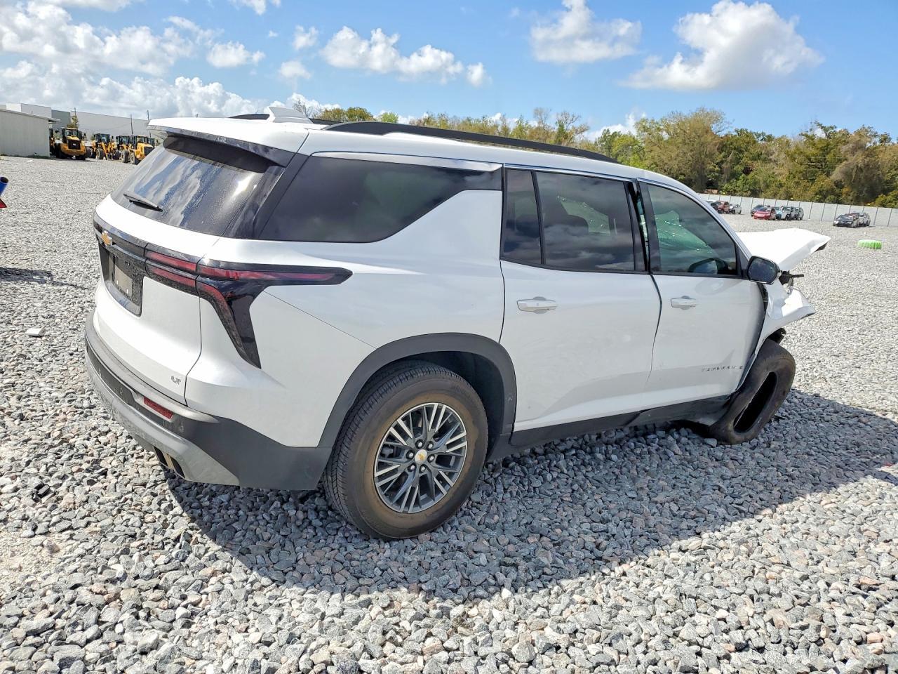 2024 Chevrolet Traverse Lt - Image 3