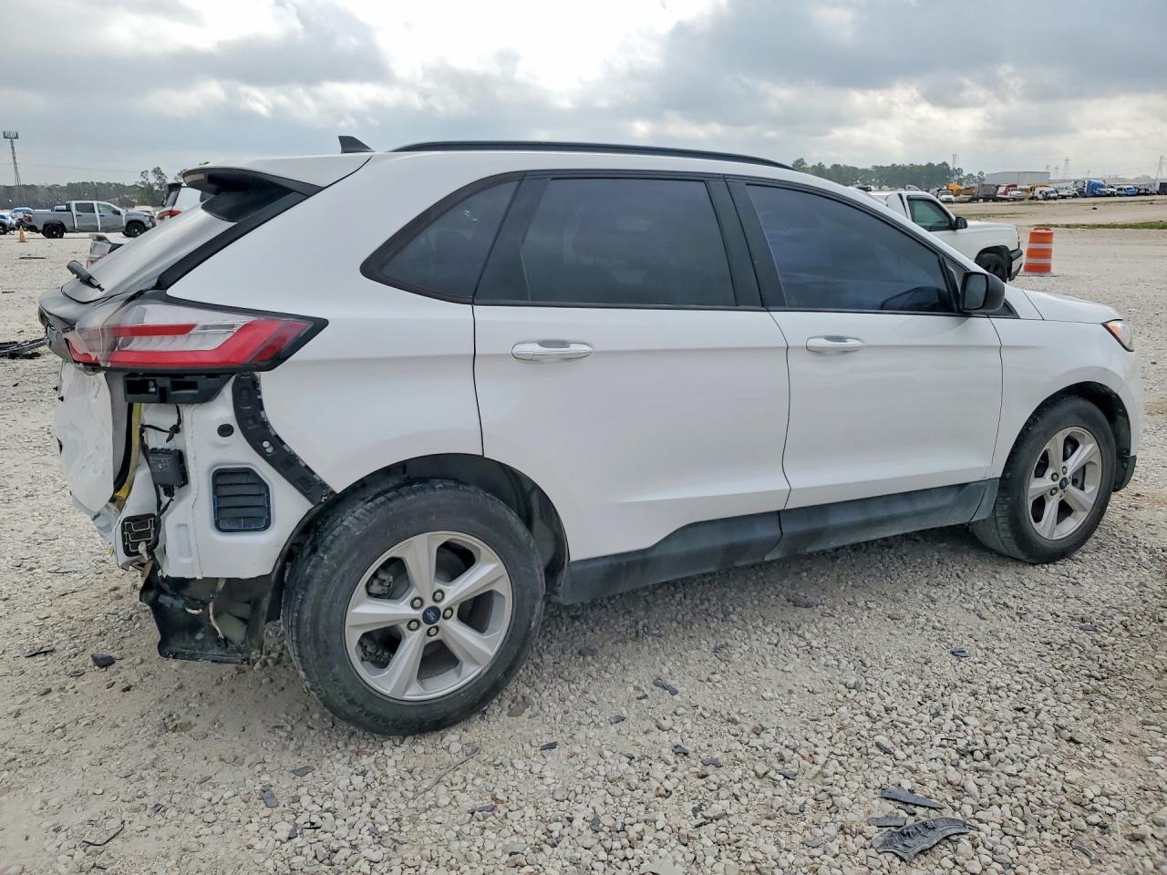 2021 Ford Edge Se - Фото 3