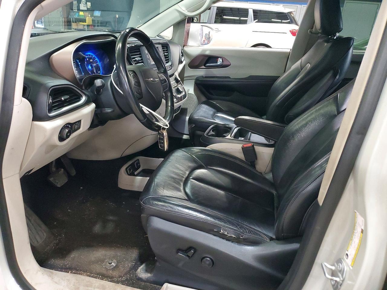 2017 Chrysler Pacifica Touring L - Фото 7