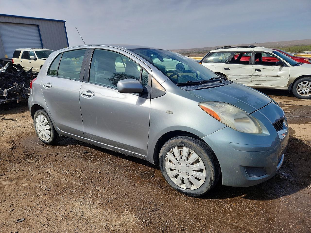 2010 Toyota Yaris Base - Фото 4