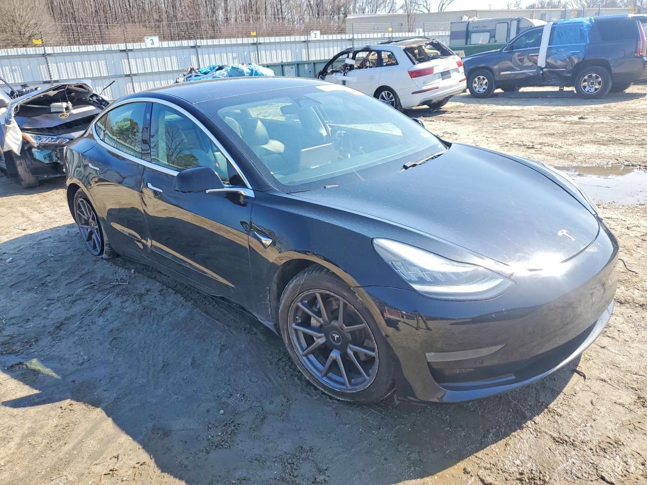 2019 Tesla Model 3 - Фото 4