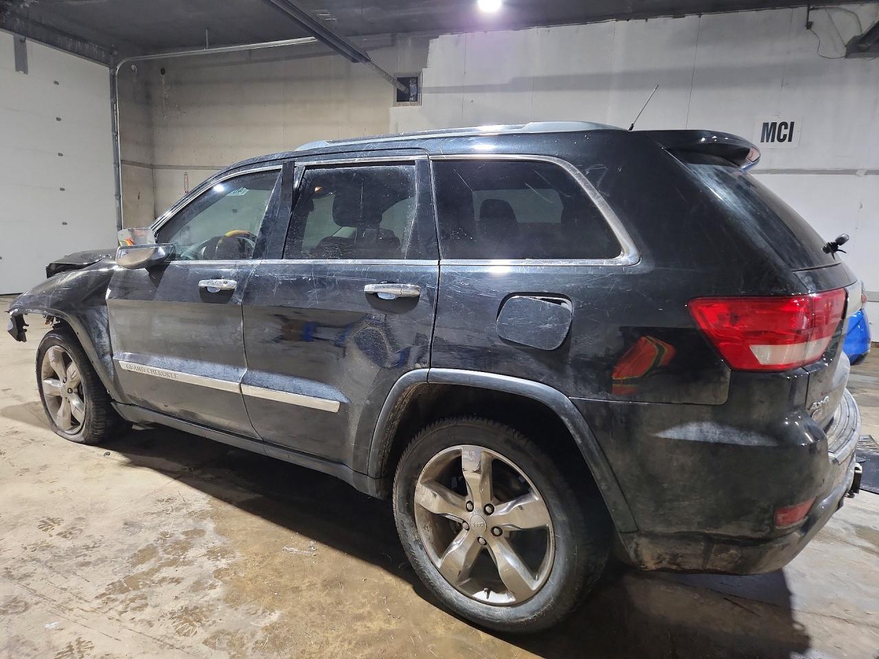 2013 Jeep Grand Cherokee Overland - Image 2