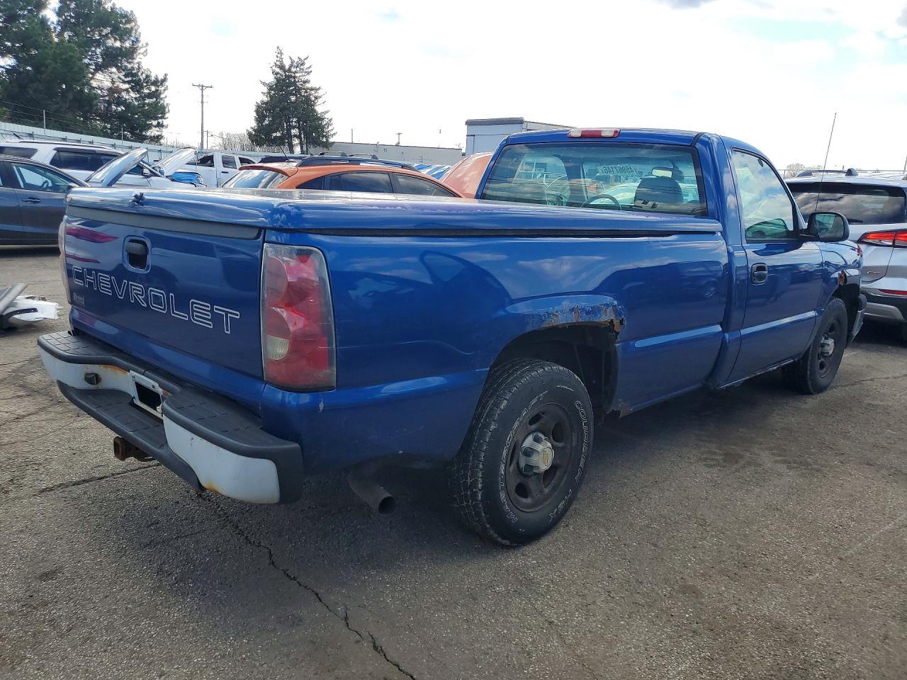2004 Chevrolet Silverado C1500 - Image 3