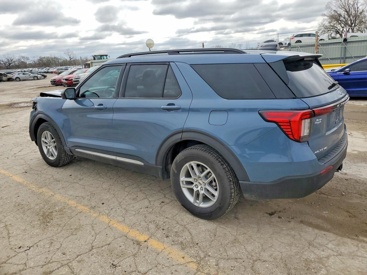 2025 Ford Explorer Active - Фото 2