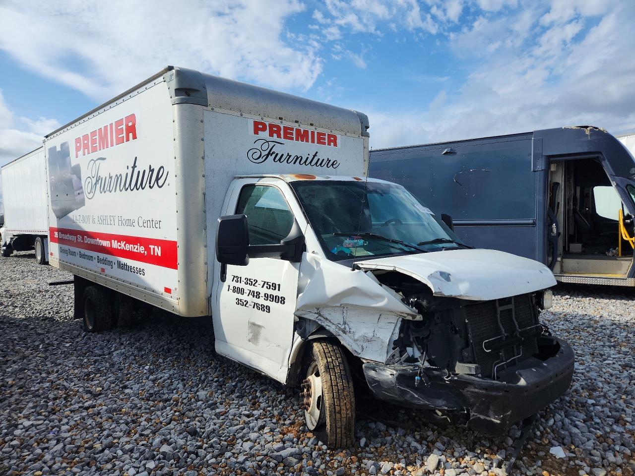 2012 GMC Savana Box Truck - Фото 4
