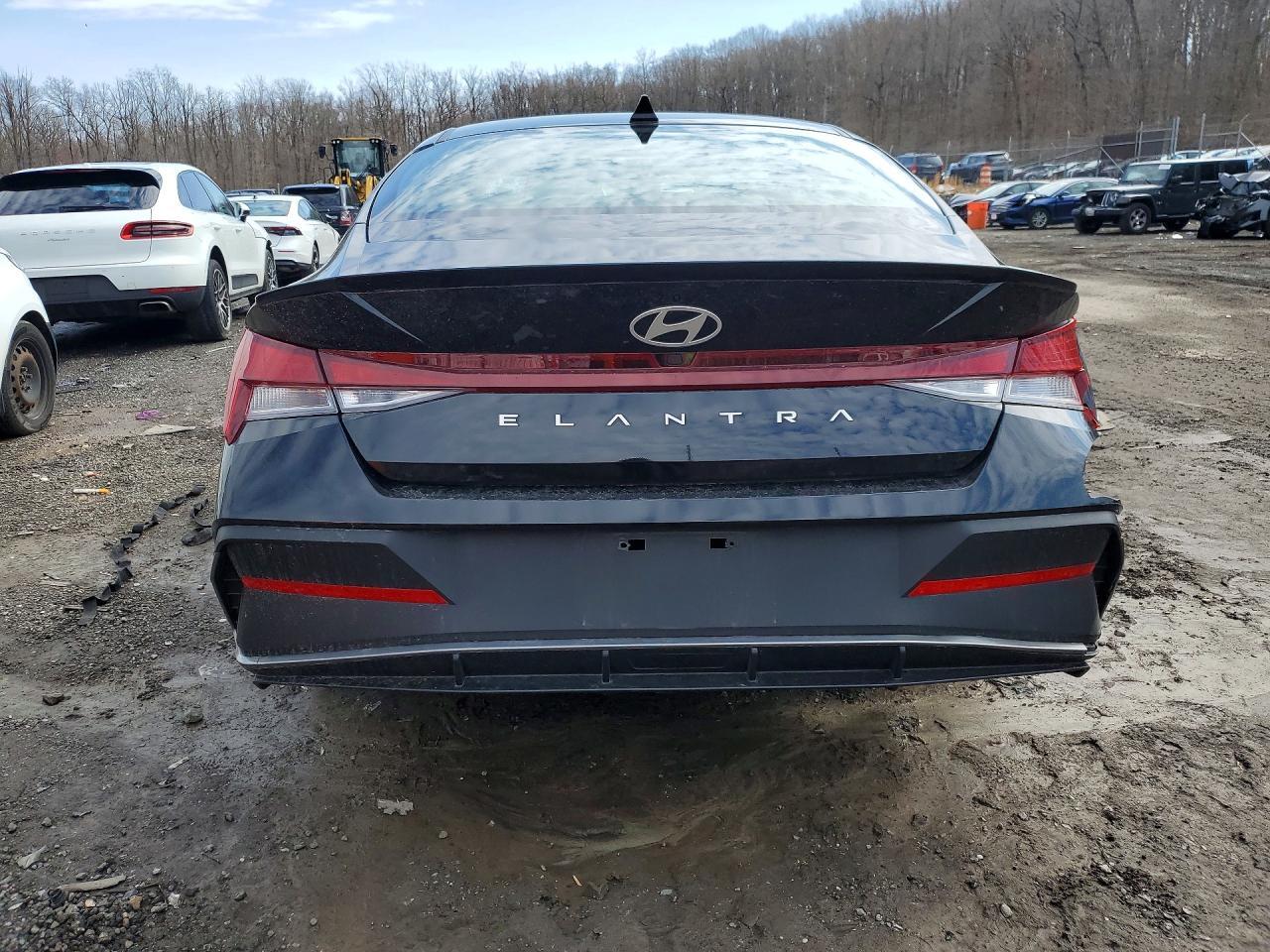 2025 Hyundai Elantra Sel Sport - Image 6