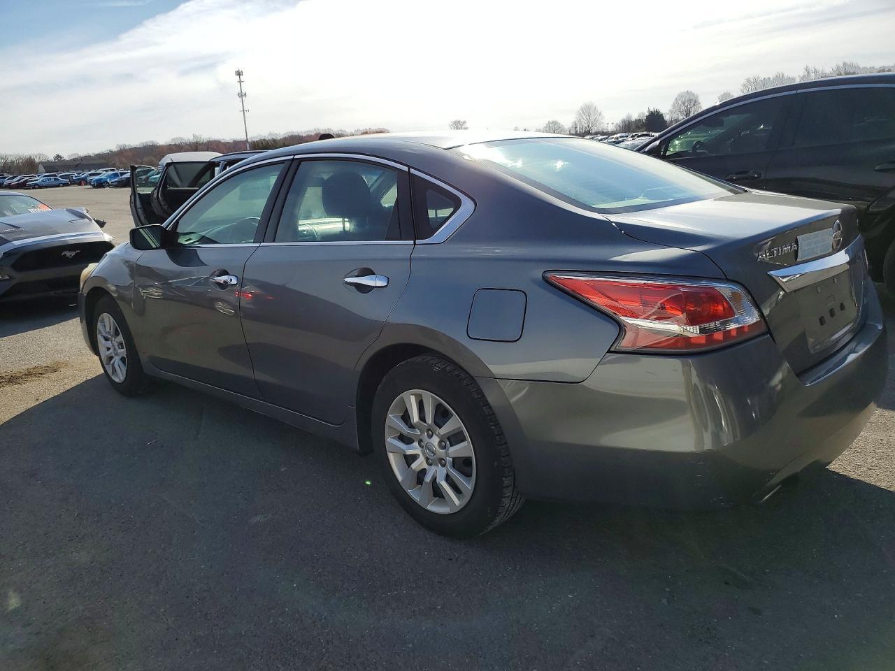 2014 Nissan Altima 2.5 S - Фото 2
