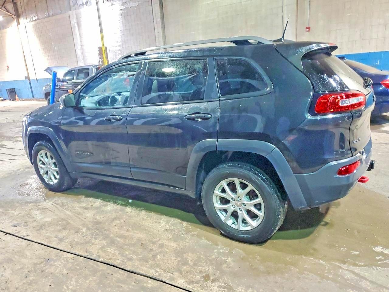 2016 Jeep Cherokee Trailhawk - Image 2