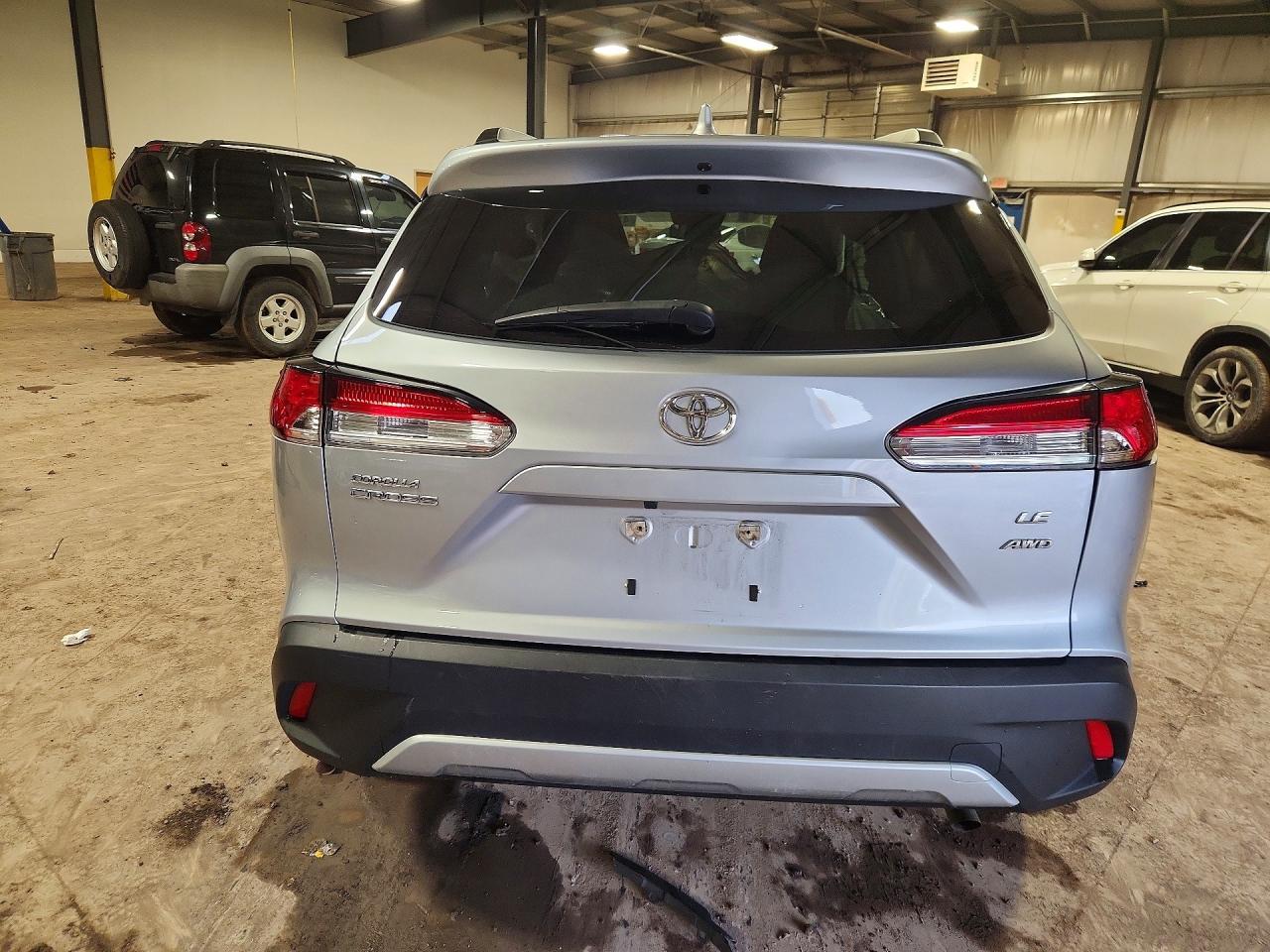 2023 Toyota Corolla Cross Le - Image 6