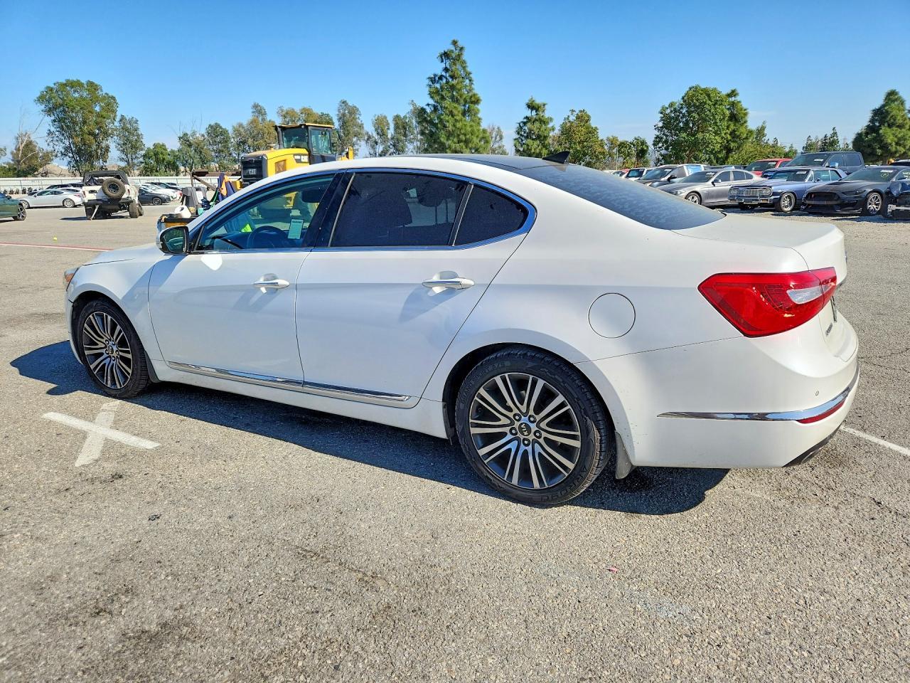 2014 Kia Cadenza Premium - Image 2