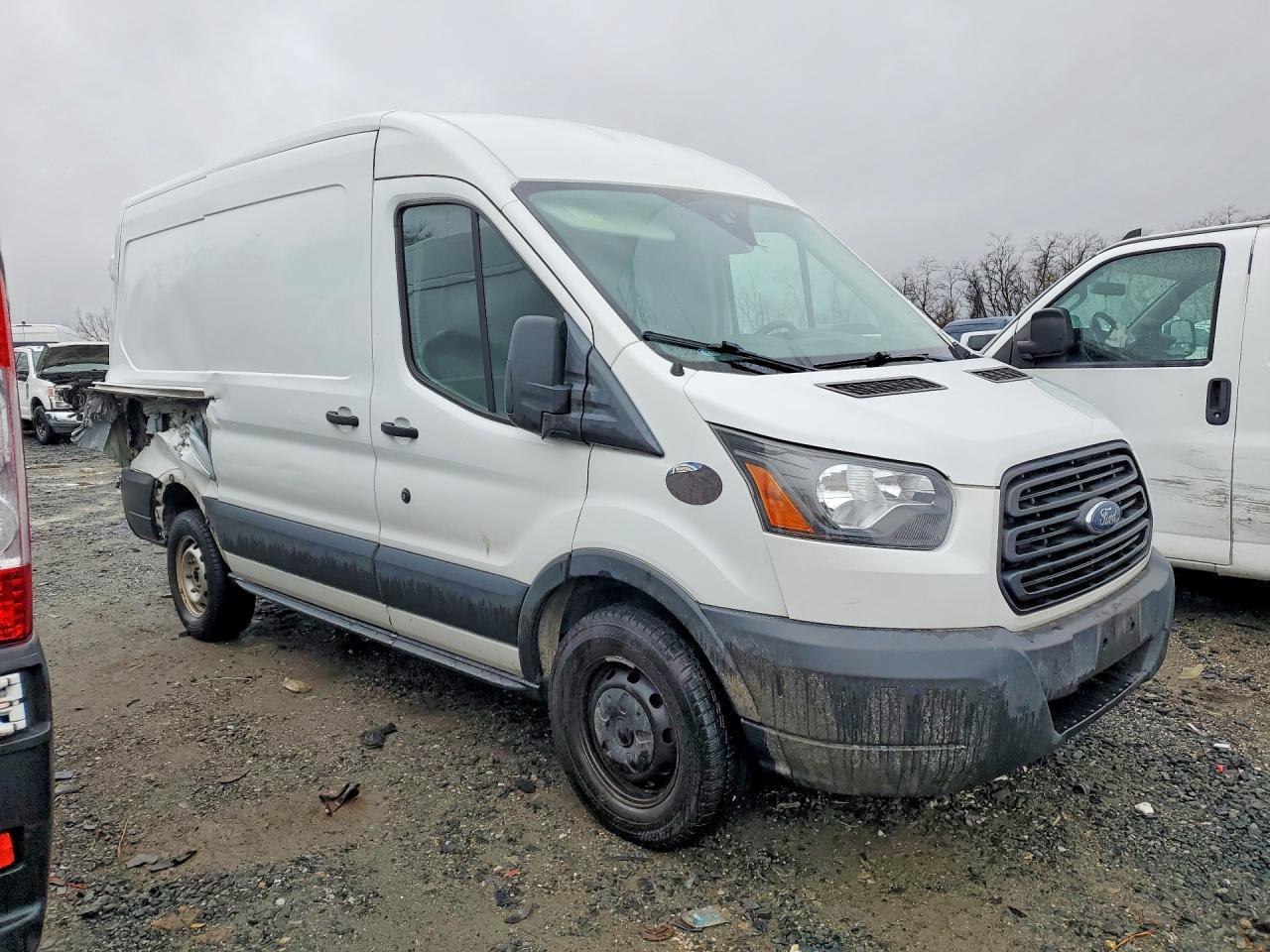 2019 Ford Transit 250 Utility / Service Van - Image 4