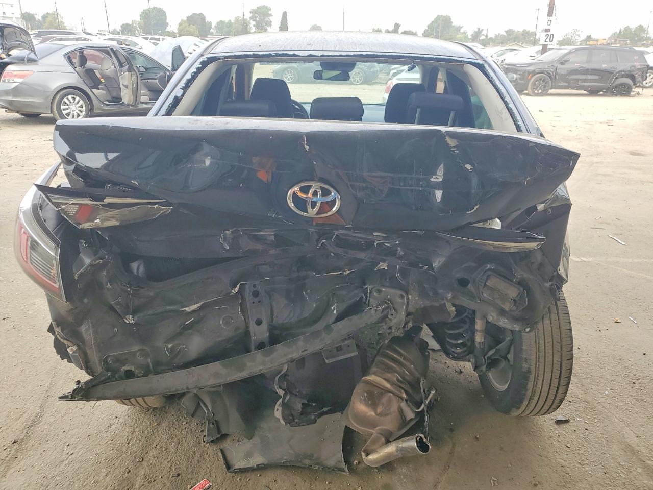 2017 Toyota Yaris Ia Base - Фото 6