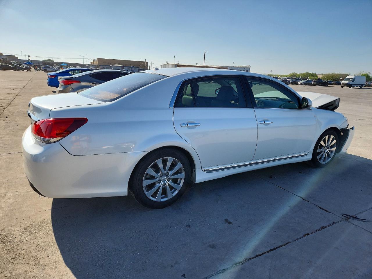 2011 Toyota Avalon Limited - Фото 3