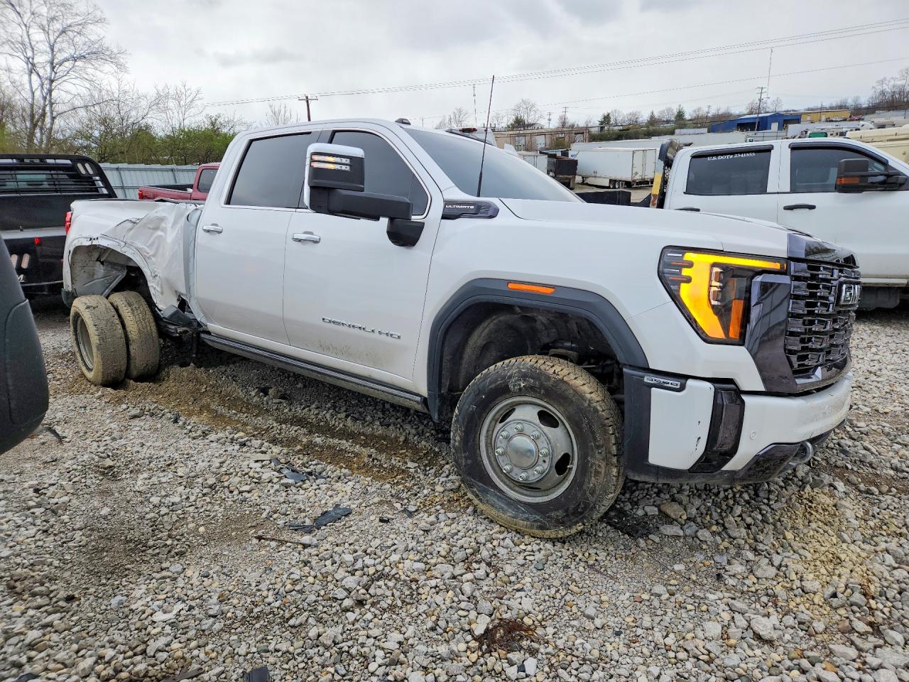 2024 GMC Sierra K3500 Denali Ultimate - Image 4