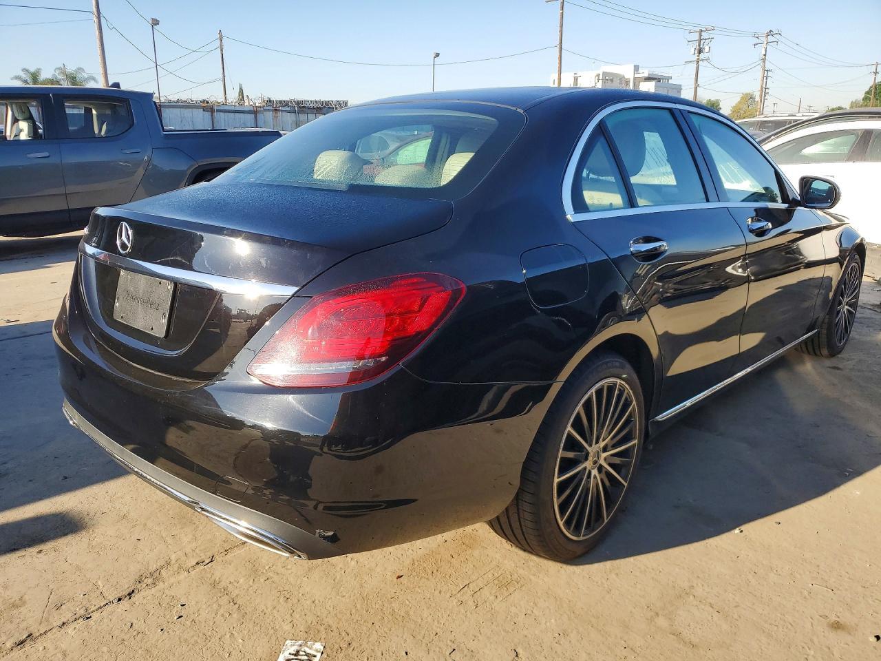 2020 Mercedes-Benz C 300 - Фото 3