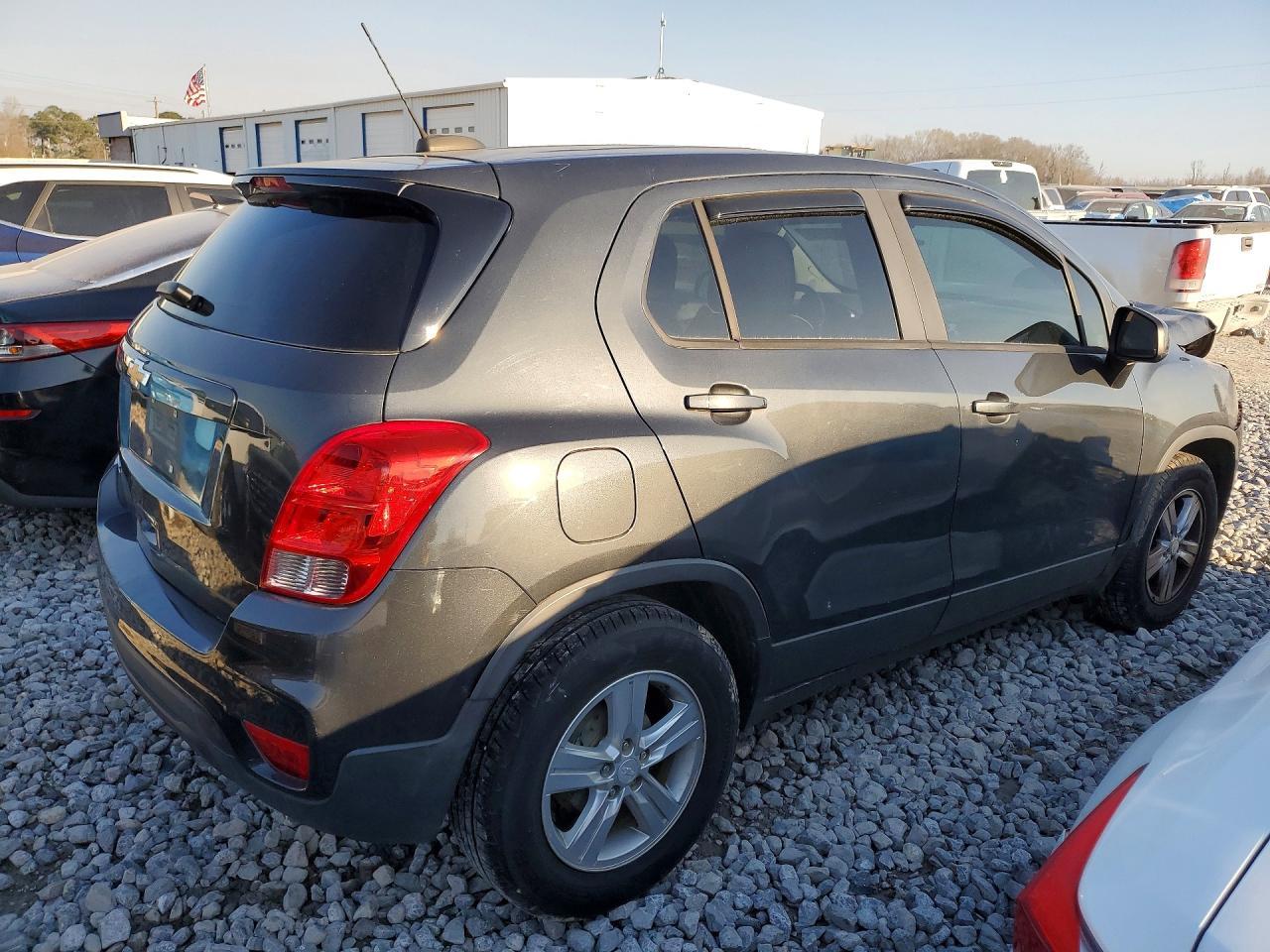 2019 Chevrolet Trax Ls - Image 3