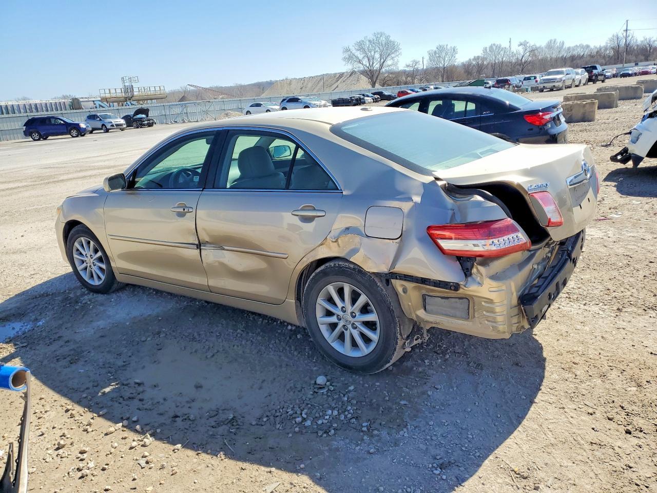 2010 Toyota Camary Se - Фото 2