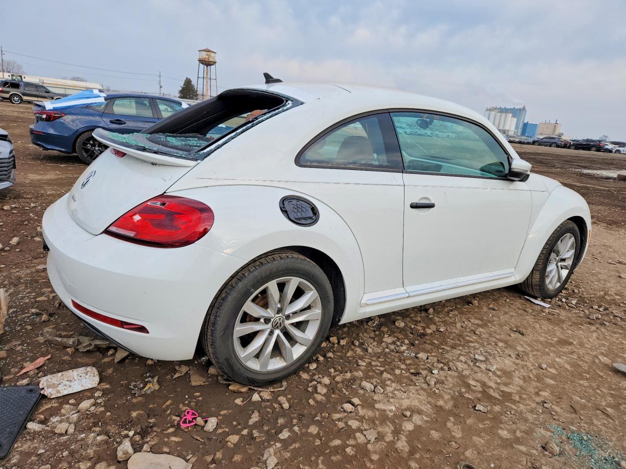 2017 Volkswagen Beetle 1.8T - Image 3
