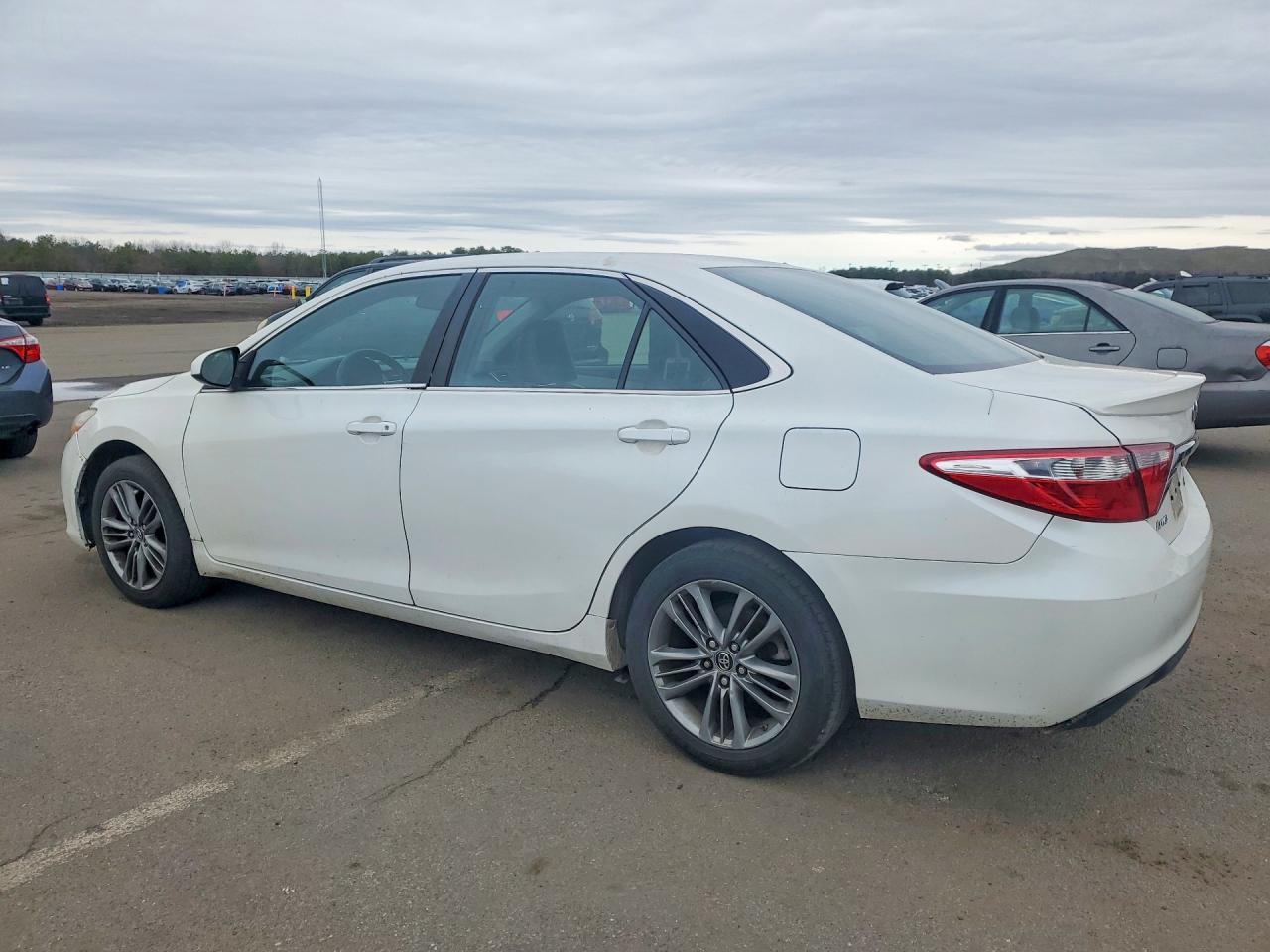 2015 Toyota Camry Se - Фото 2