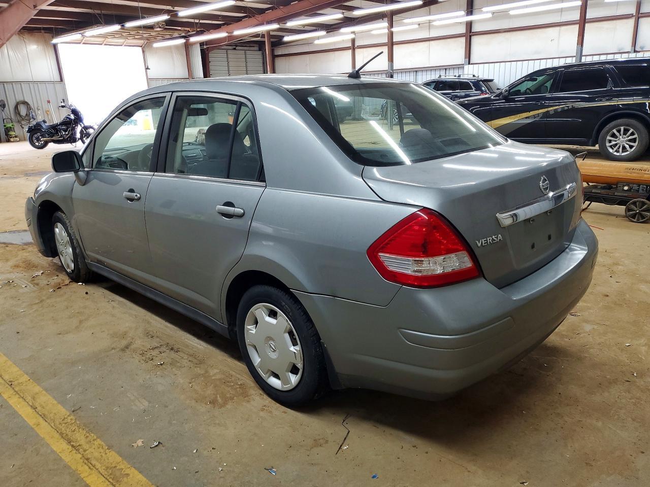 2009 Nissan Versa - Фото 2