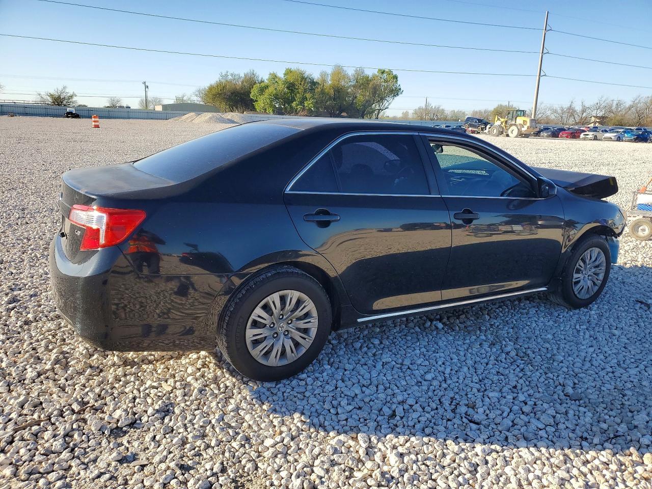 2012 Toyota Camry Le - Image 3