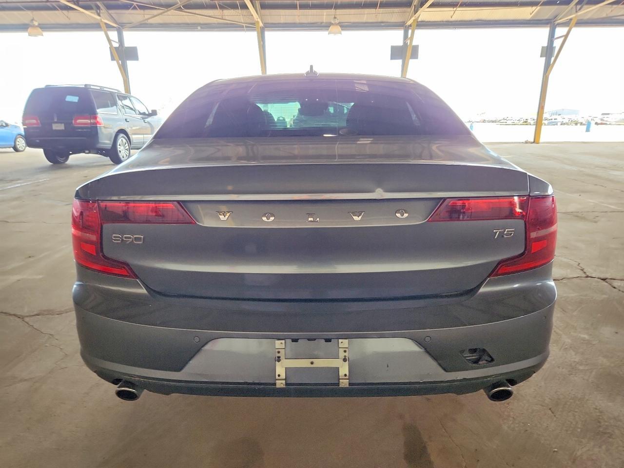 2017 Volvo S90 T5 Momentum - Фото 6
