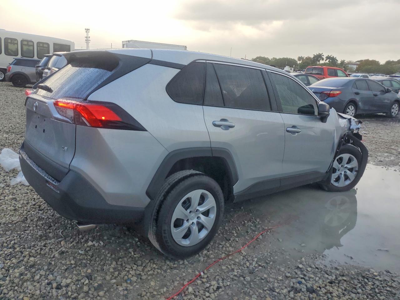 2025 Toyota Rav4 Le - Фото 3