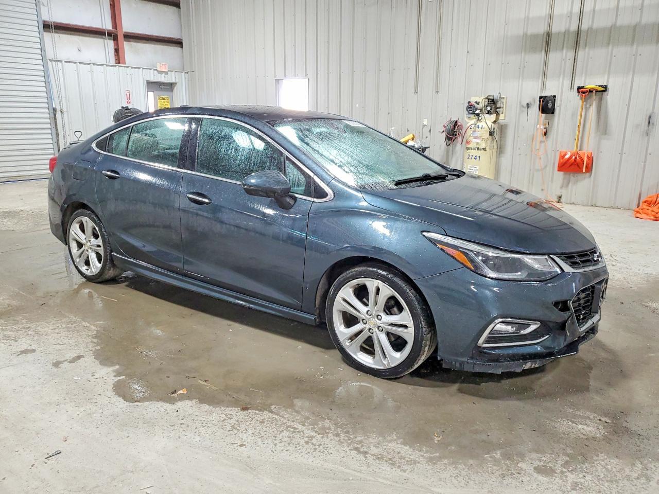2017 Chevrolet Cruze Premier - Image 4