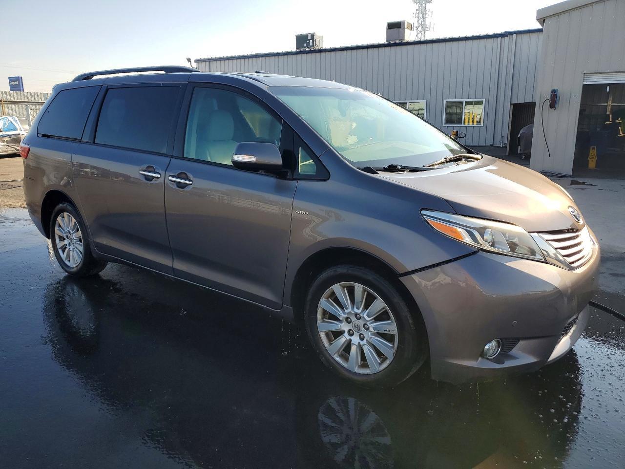 2016 Toyota Sienna Limited 7-Passenger - Фото 4