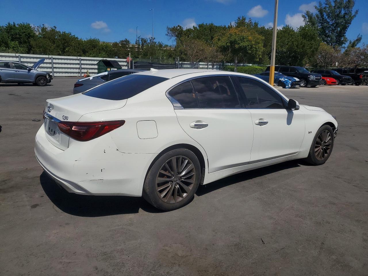 2018 Infiniti Q50 3.0T Luxe - Image 3