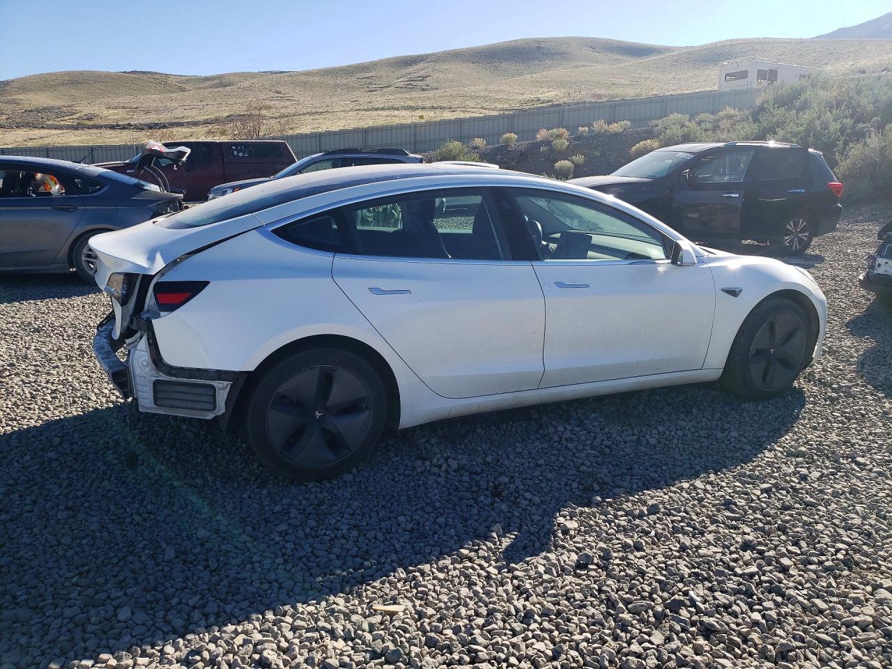 2020 Tesla Model 3 - Фото 3