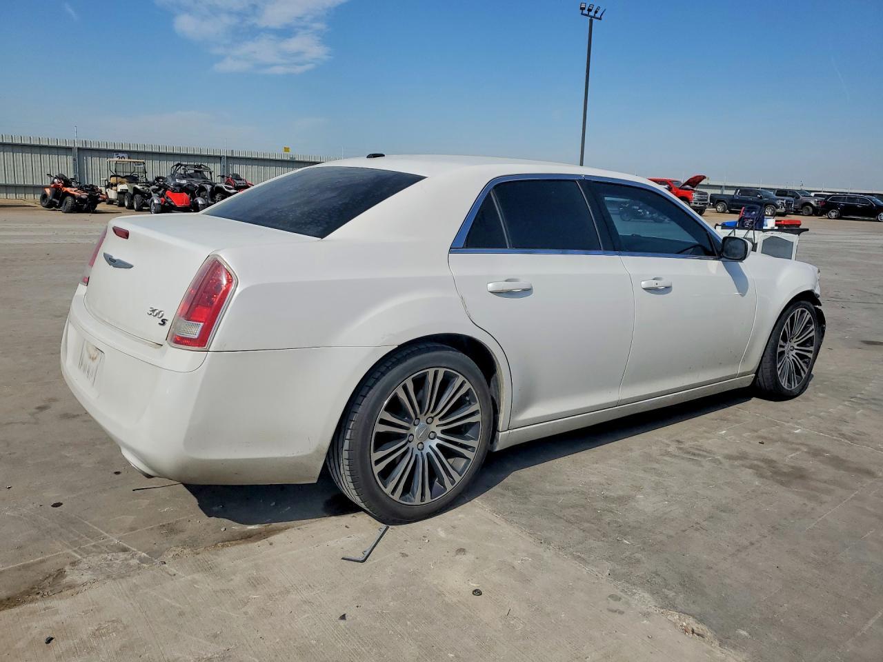 2014 Chrysler 300 S - Image 3