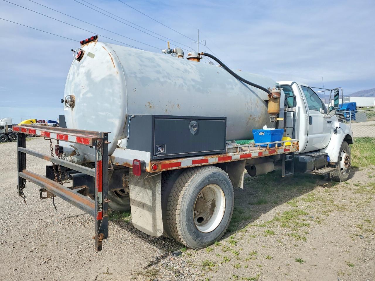 2007 Ford F750 Super Duty Tank Truck - Фото 3