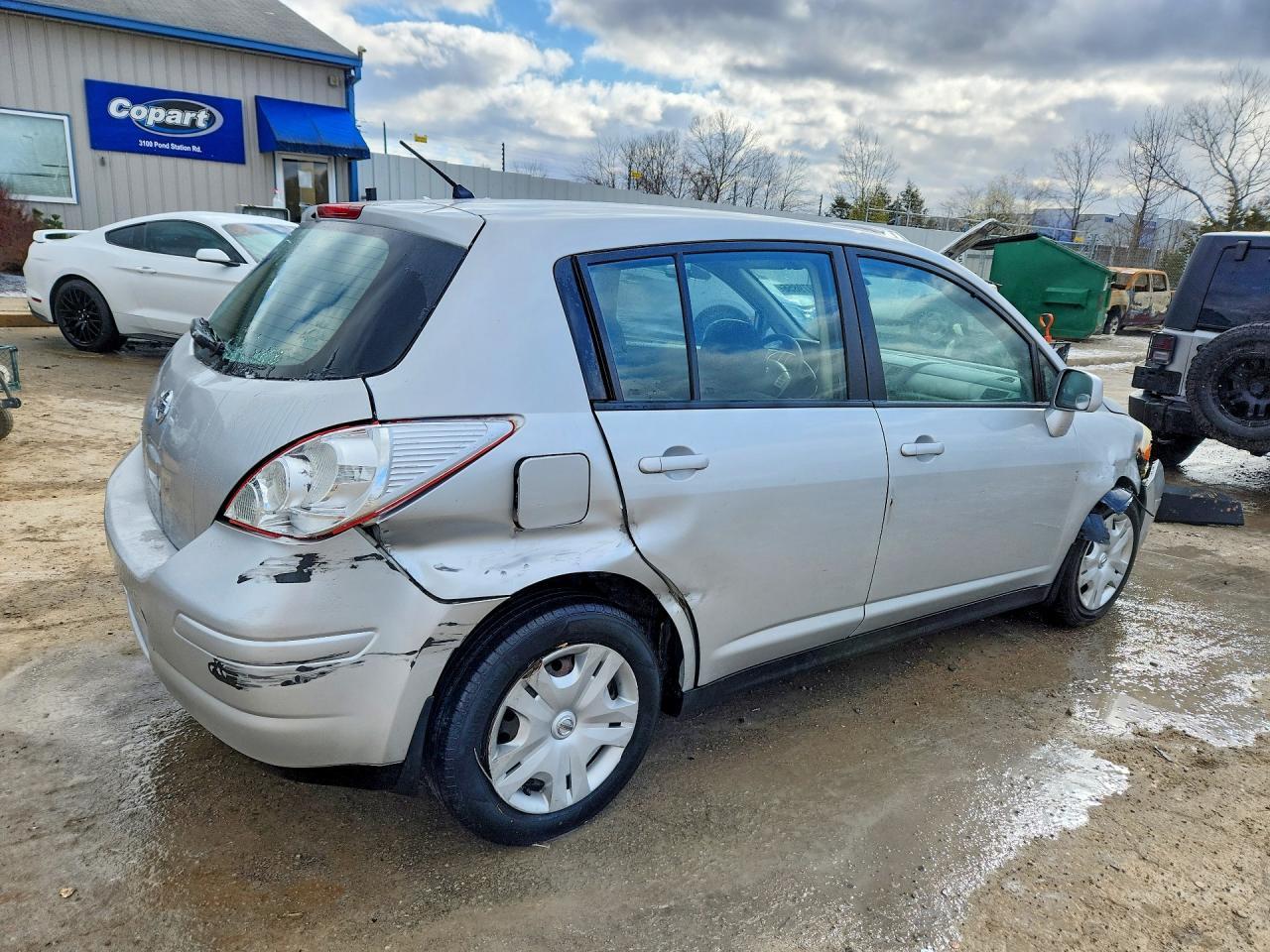 2011 Nissan Versa 1.8 S - Image 3
