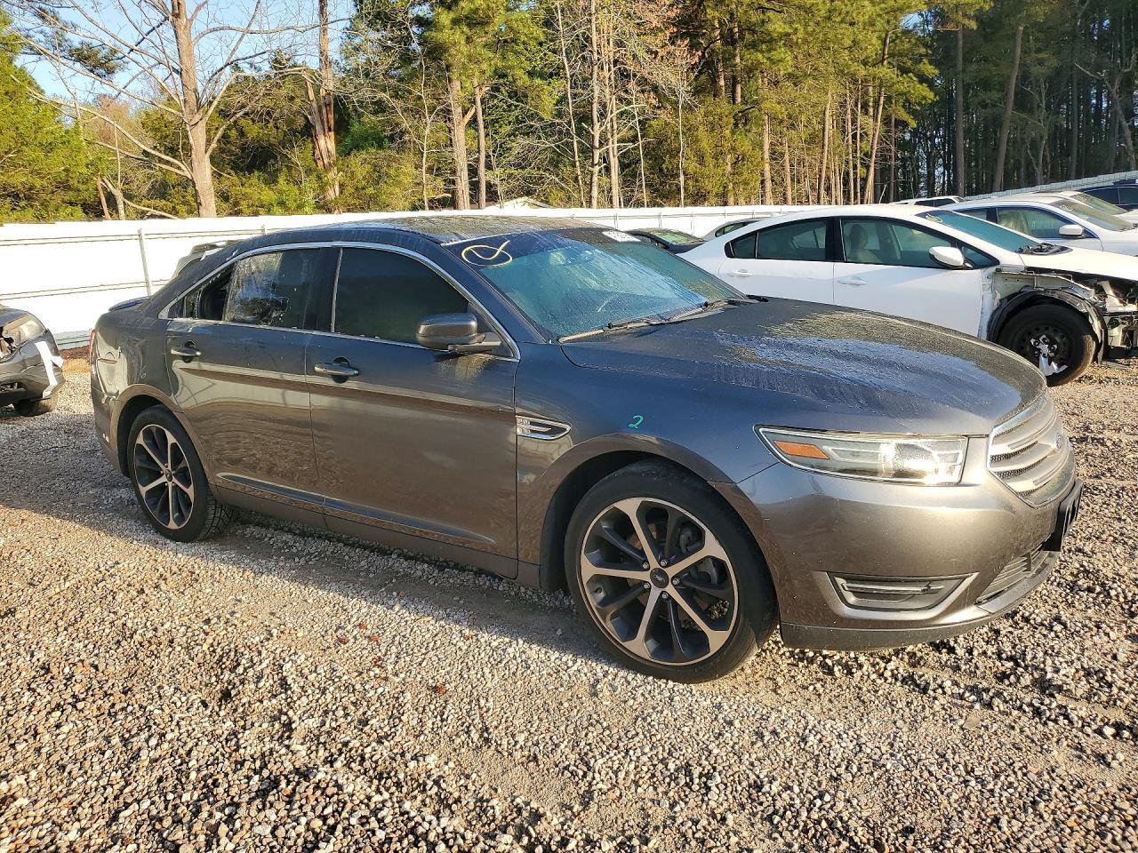 2015 Ford Taurus Sel - Image 4