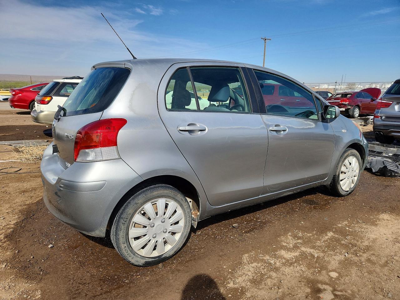 2010 Toyota Yaris Base - Фото 3