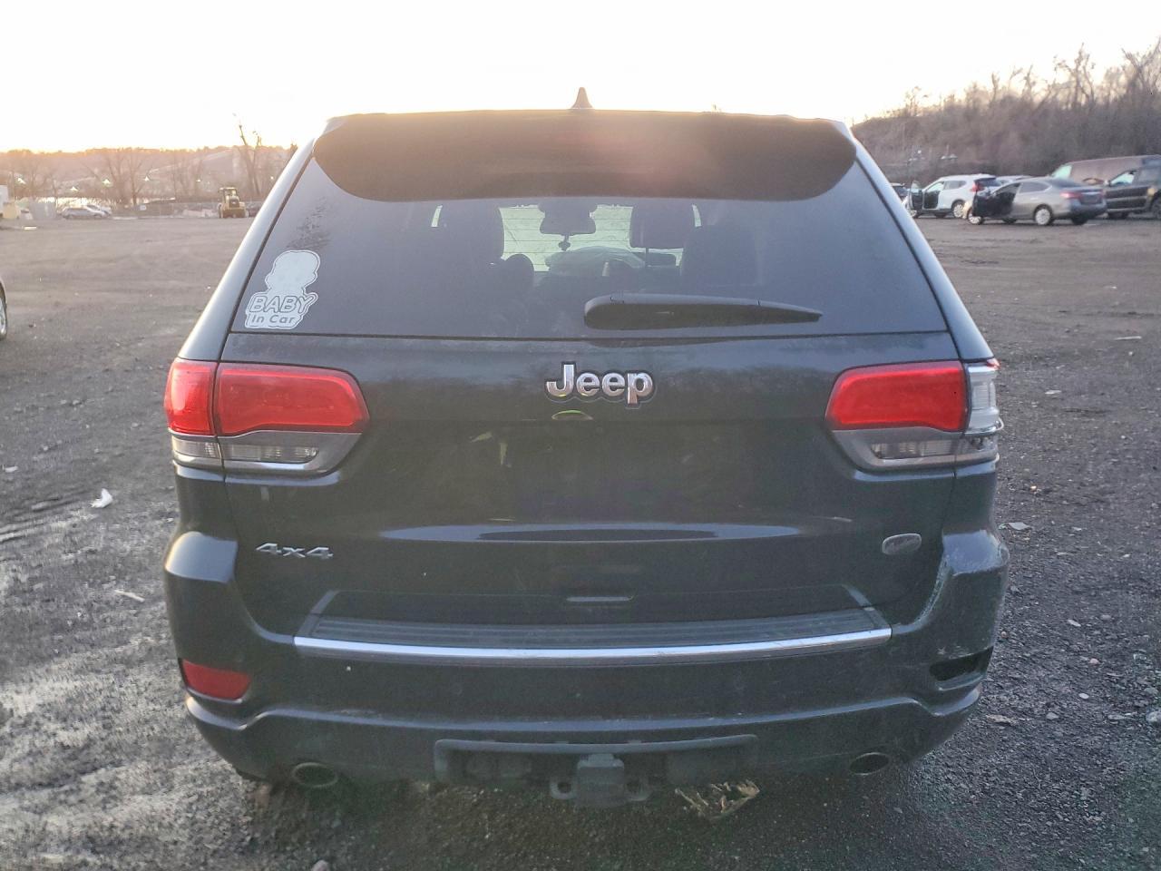 2015 Jeep Grand Cherokee Overland - Image 6