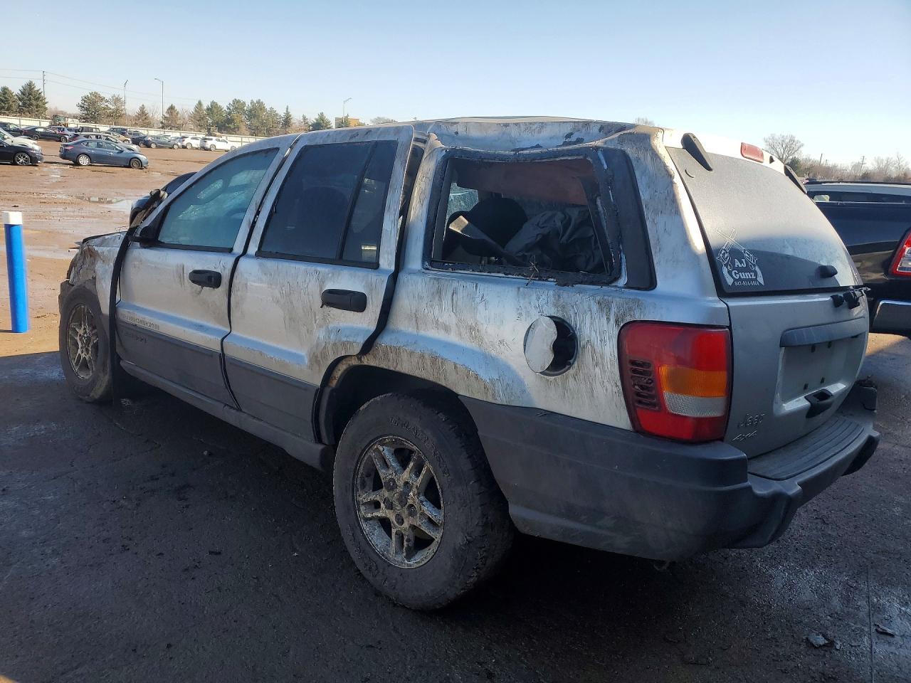 2004 Jeep Grand Cherokee Laredo - Image 2
