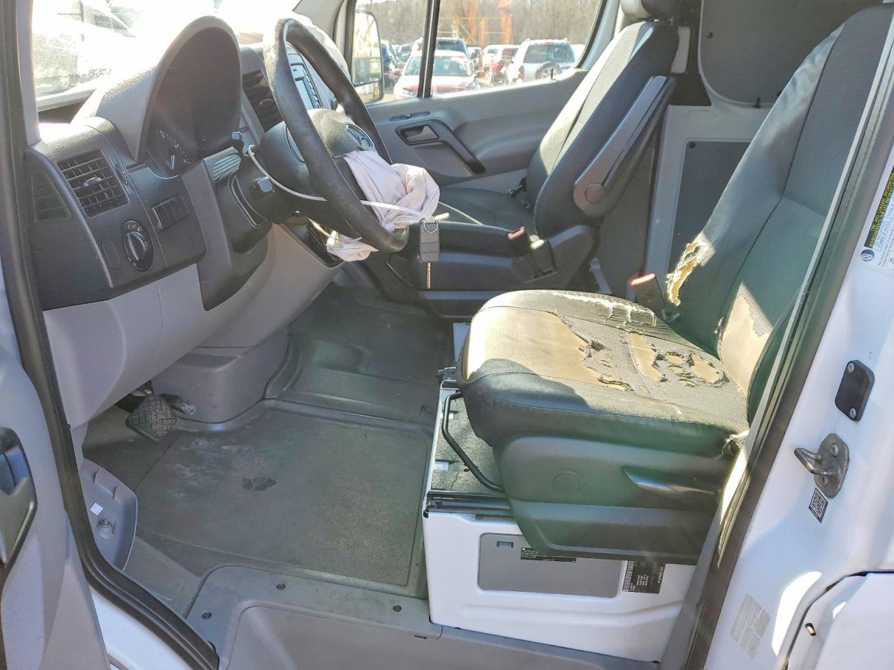 2015 Mercedes-Benz Sprinter 2500 - Image 7