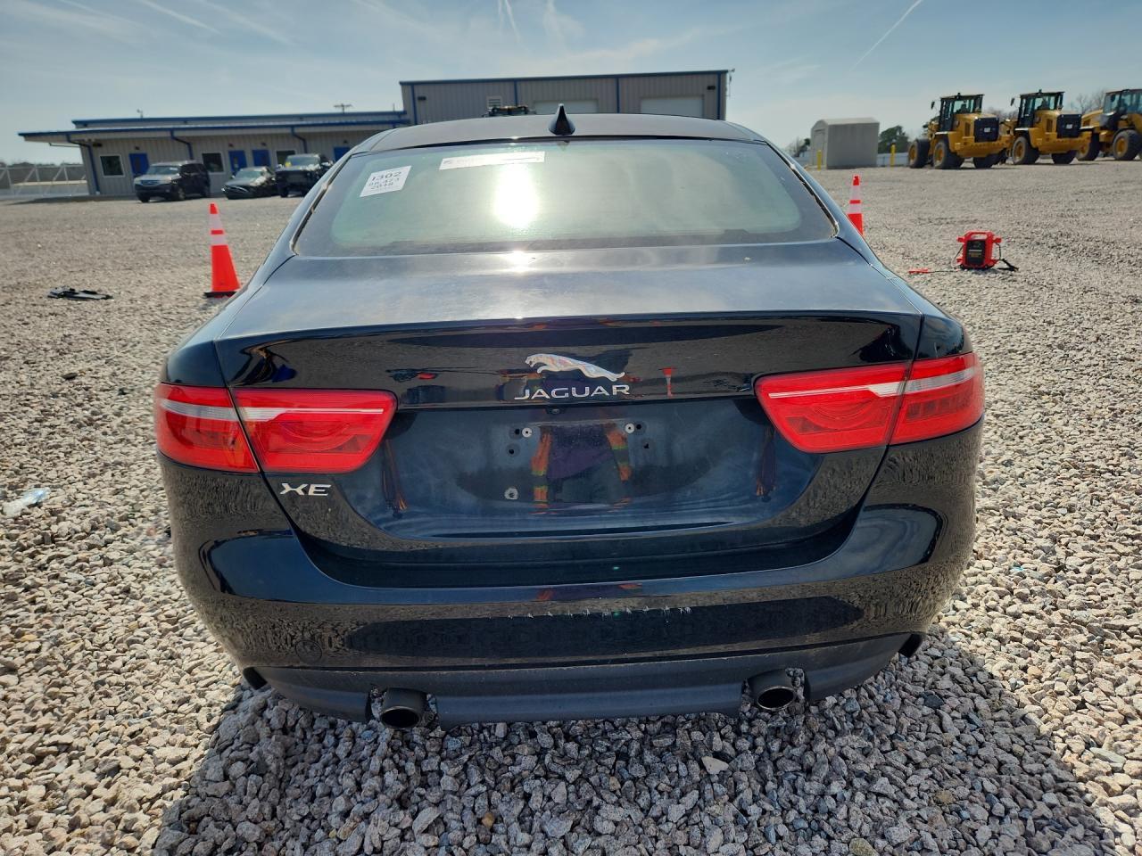 2018 Jaguar Xe - Фото 6