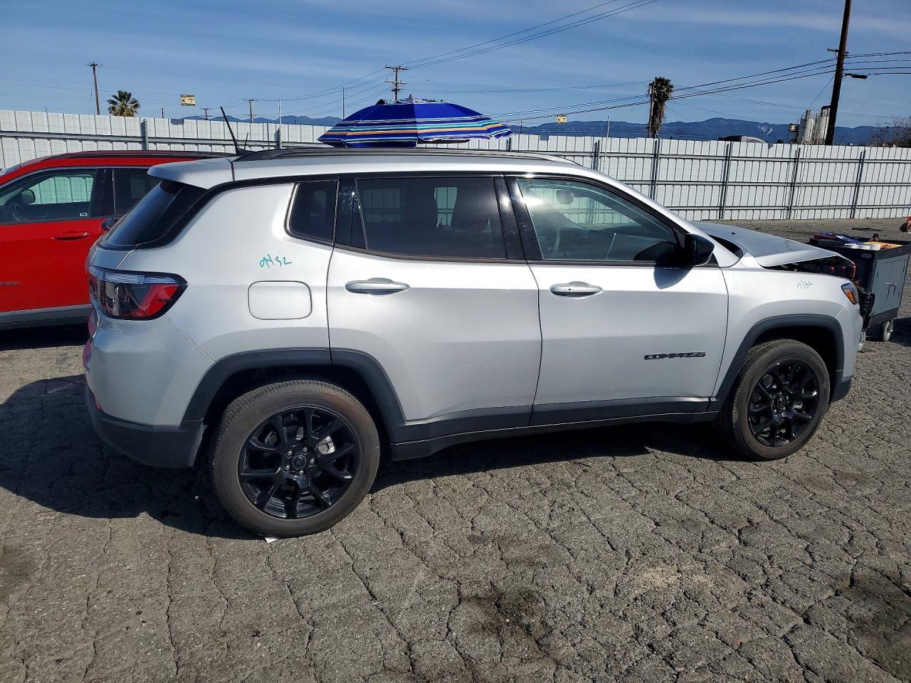 2025 Jeep Compass Latitude - Image 3