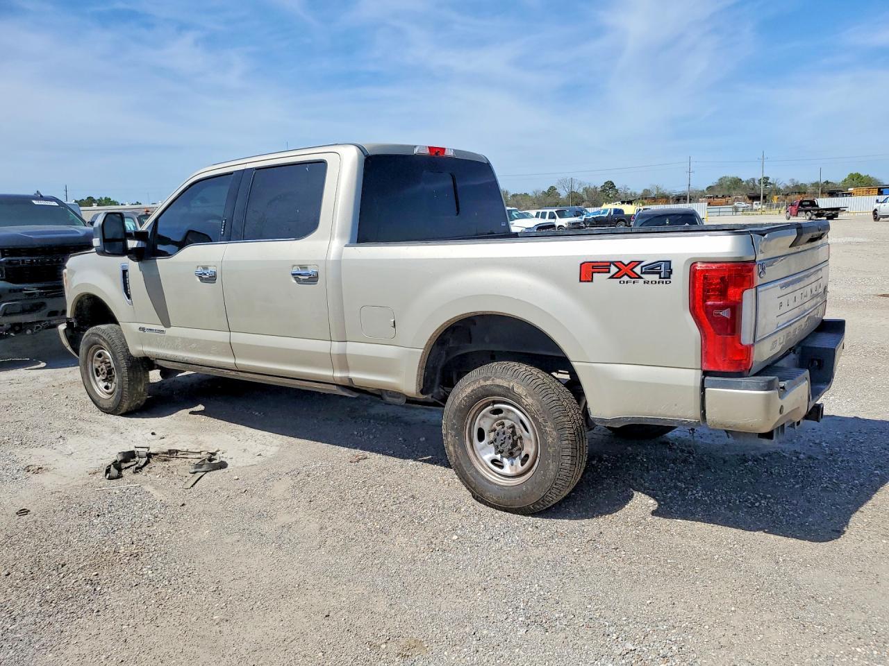 2017 Ford F250 Super Duty - Фото 2