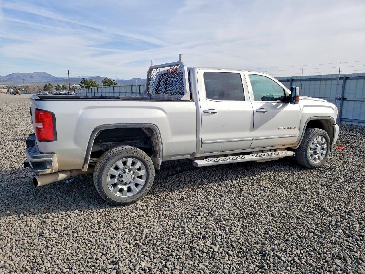 2018 GMC Sierra K2500 Denali - Image 3
