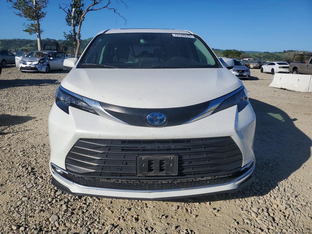 2024 Toyota Sienna Xle 8-Passenger - Image 5