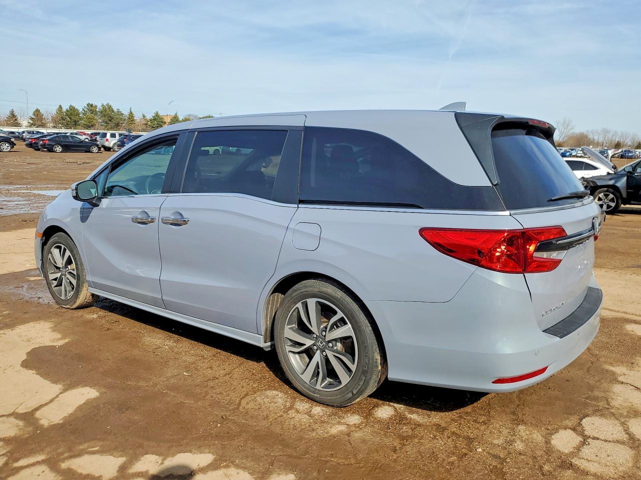 2023 Honda Odyssey Touring - Фото 2