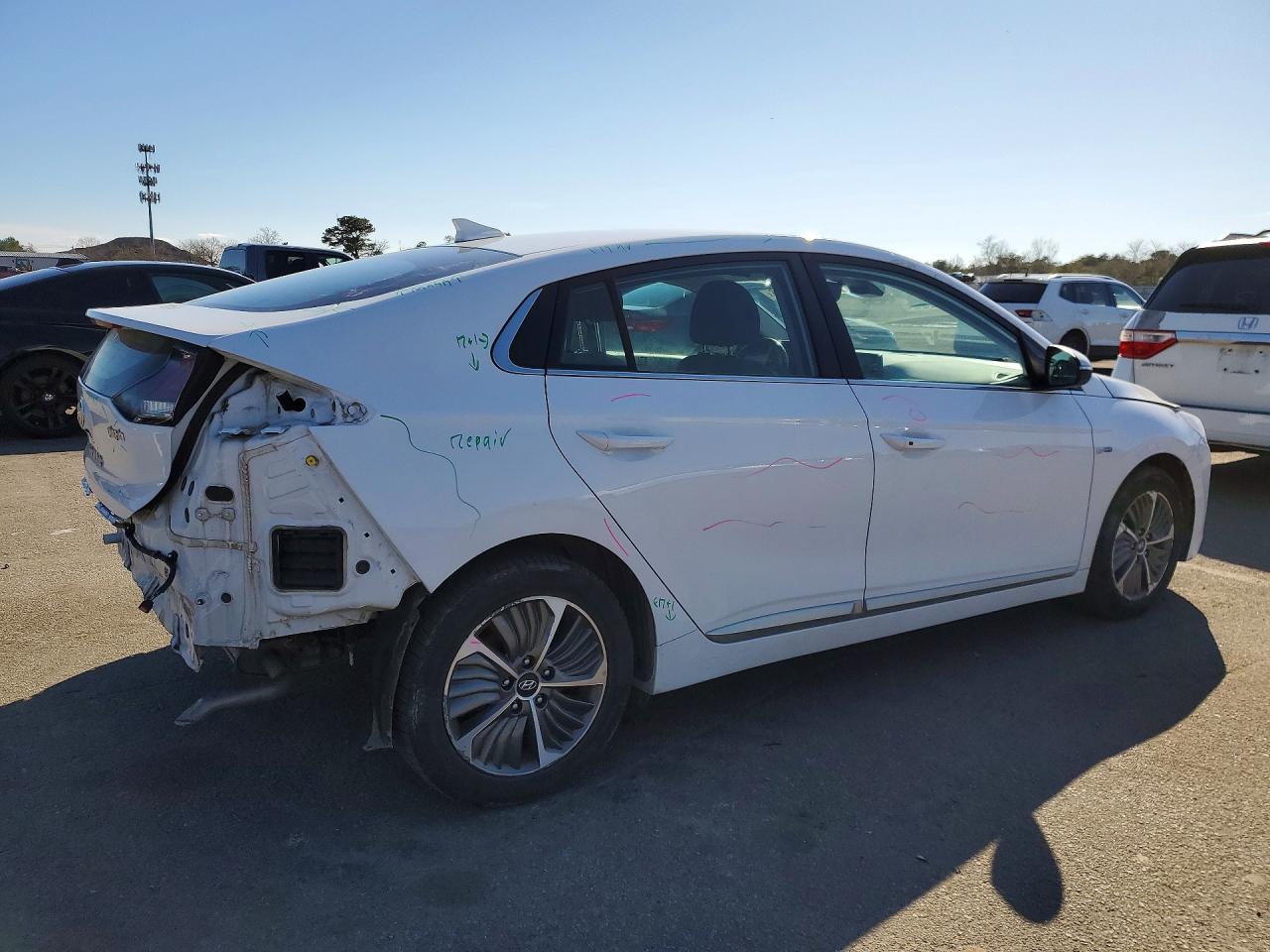 2020 Hyundai Ioniq Plug-In Hybrid Sel - Фото 3