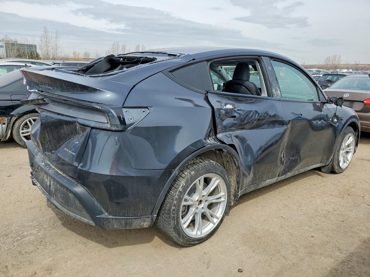 2026 Tesla Model Y - Фото 3