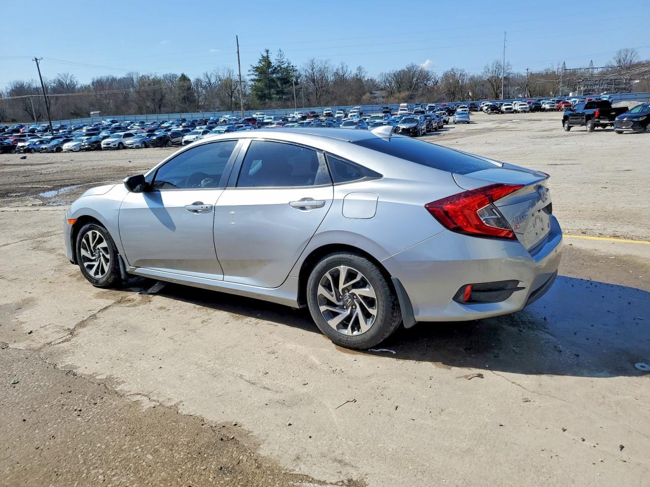 2018 Honda Civic Ex - Фото 2