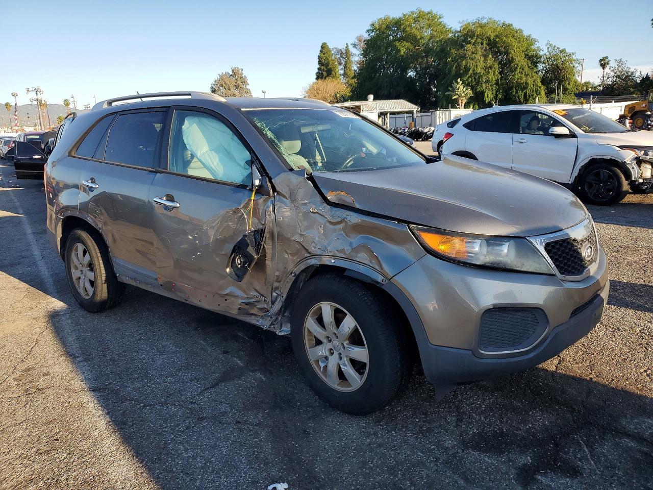 2013 Kia Sorento Lx - Image 4