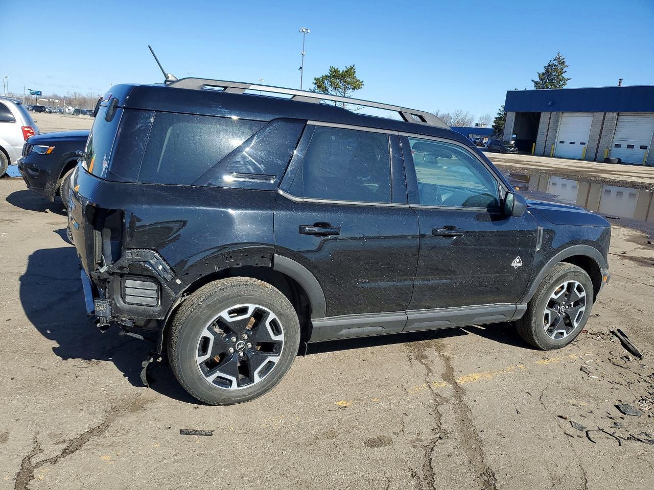 2023 Ford Bronco Sport Outer Banks - Image 3
